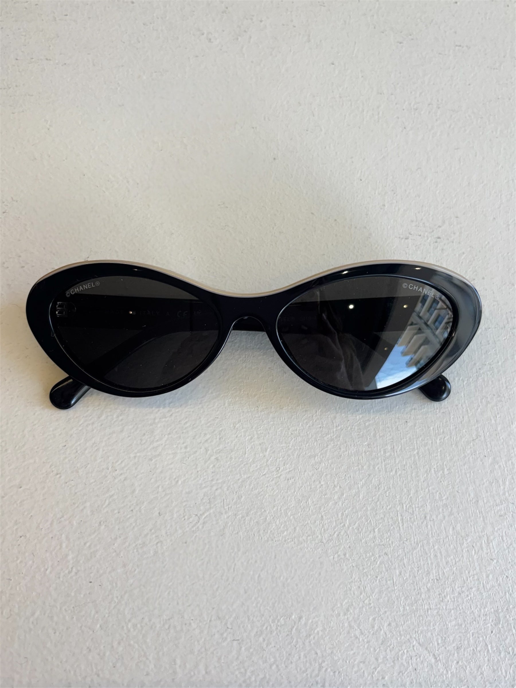Chanel Cat-Eye Slim Ovalado Negro