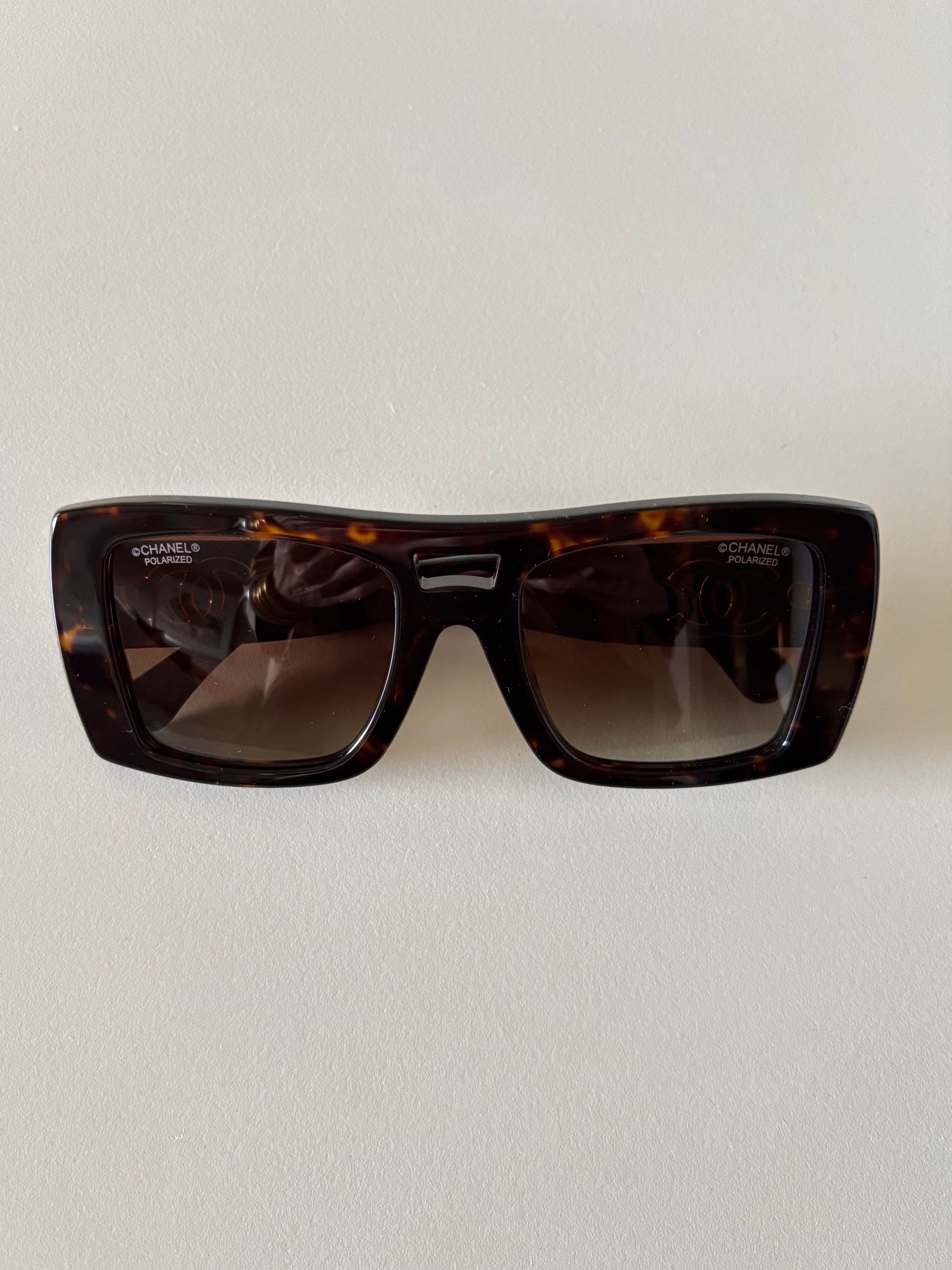 Chanel lentes rectangulares café oversized