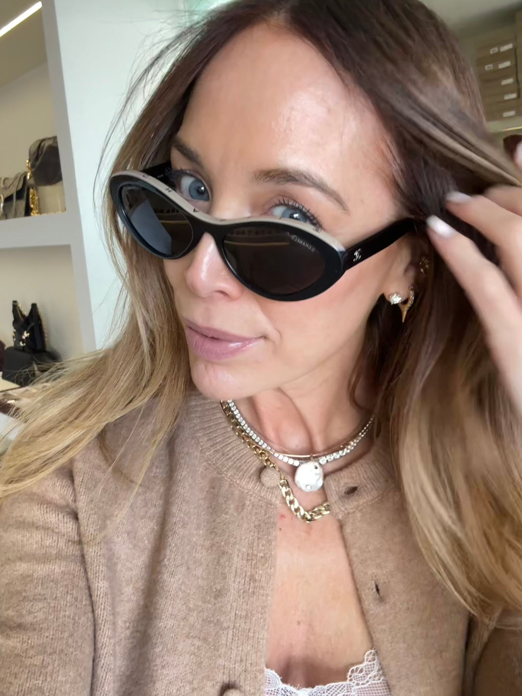 Chanel Cat-Eye Slim Ovalado Negro