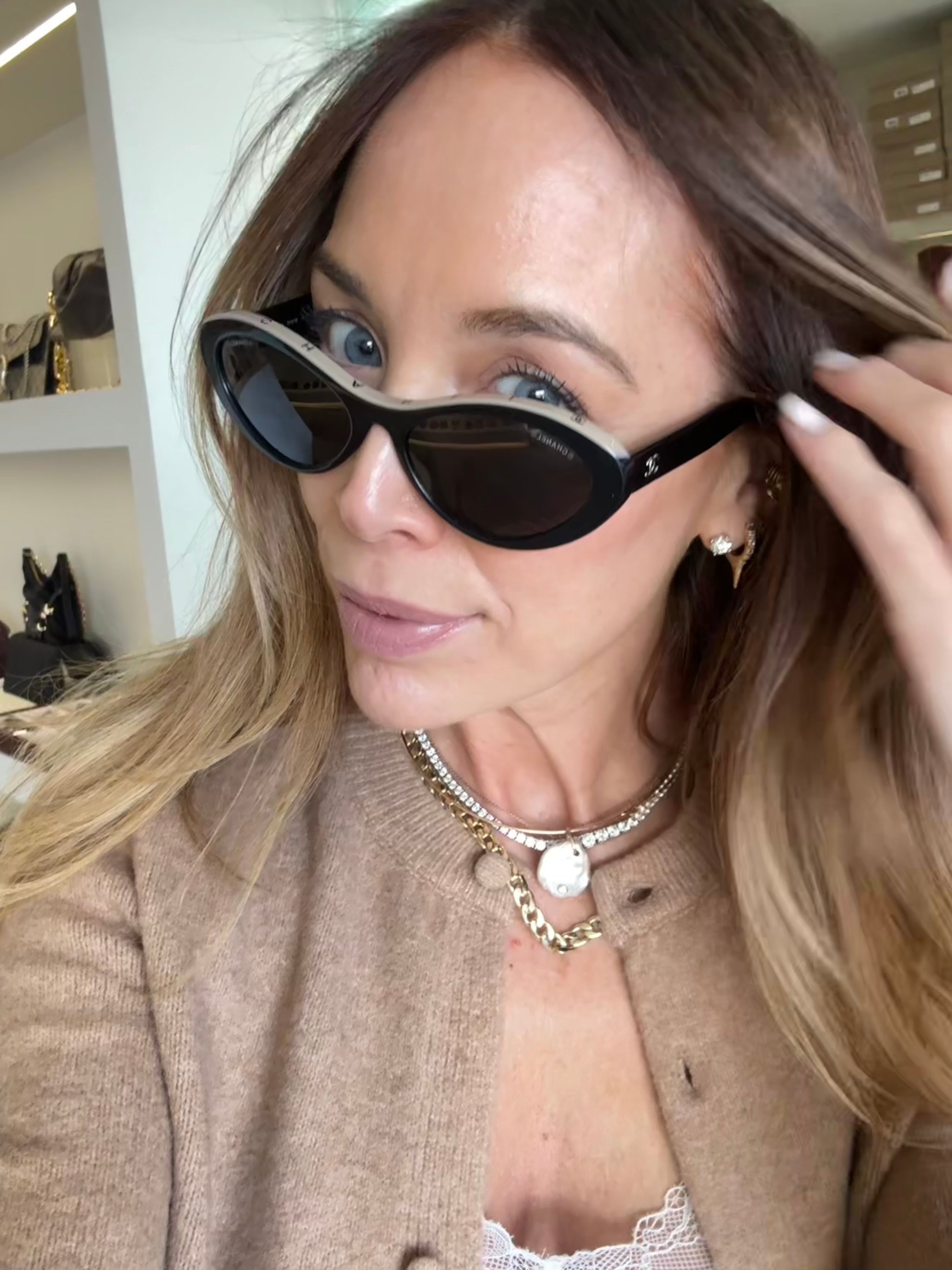 Chanel Cat-Eye Slim Ovalado Negro