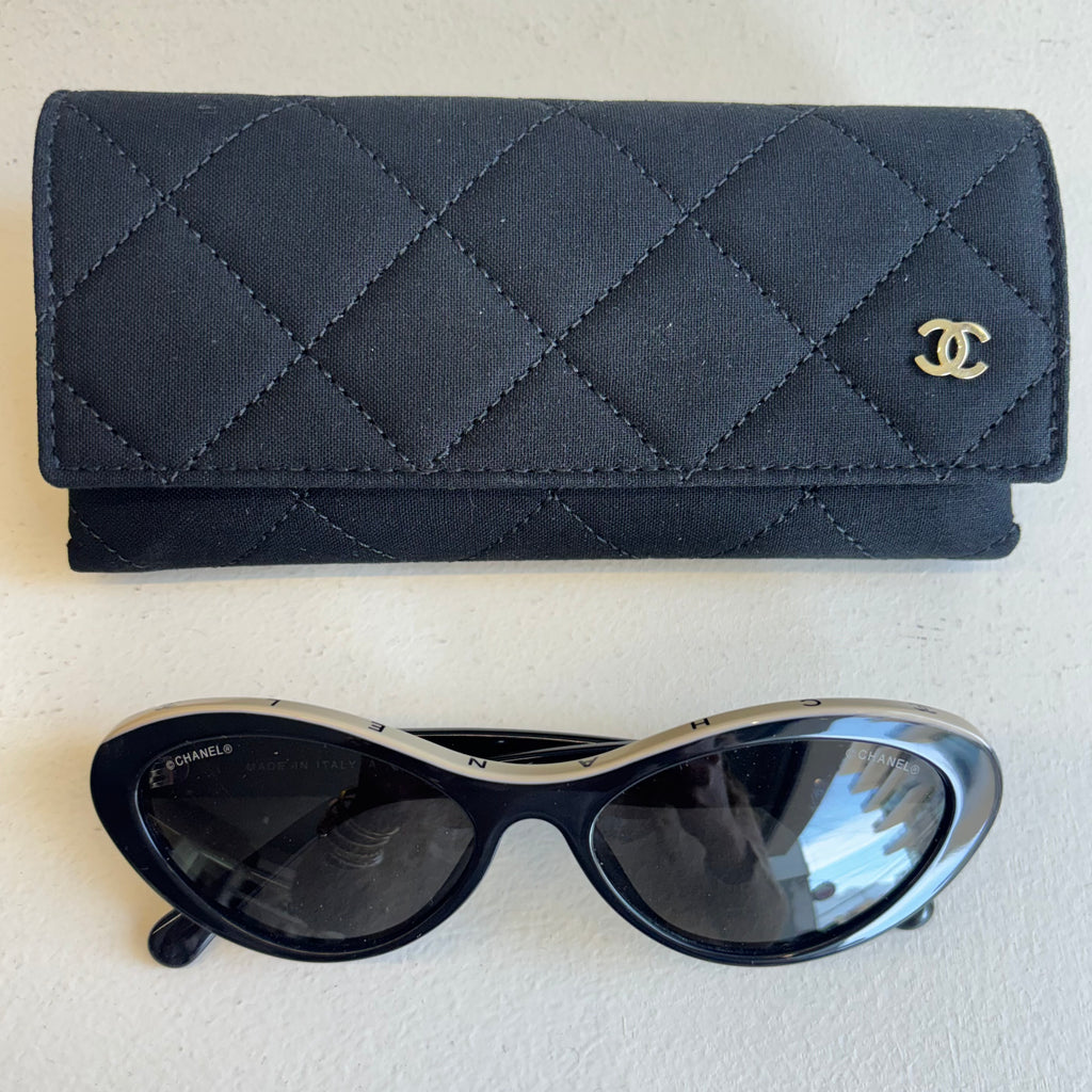 Chanel Cat-Eye Slim Ovalado Negro